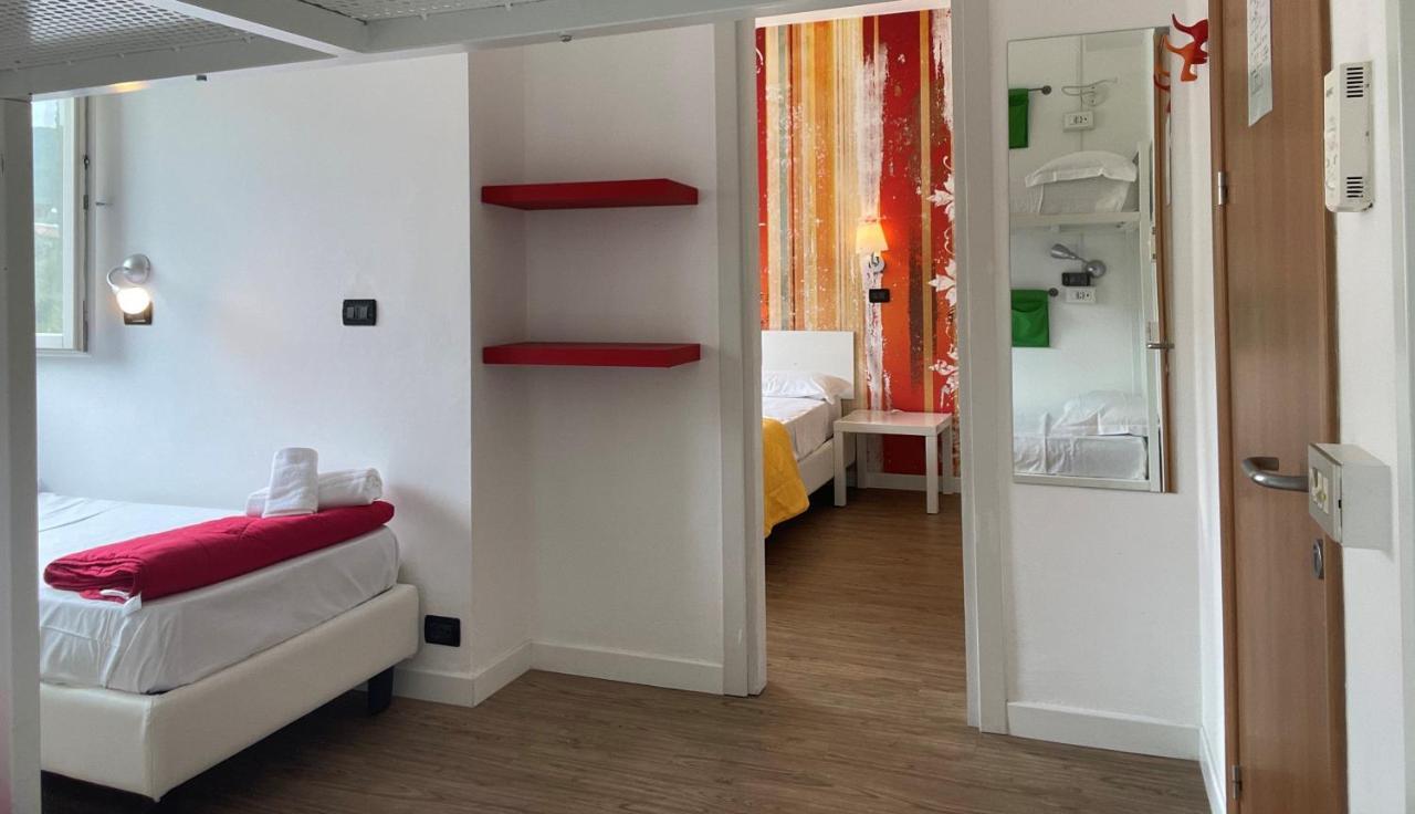 סאלו Lake Garda Hostel מראה חיצוני תמונה