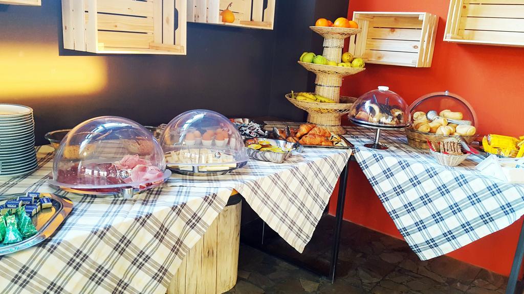 סאלו Lake Garda Hostel מראה חיצוני תמונה