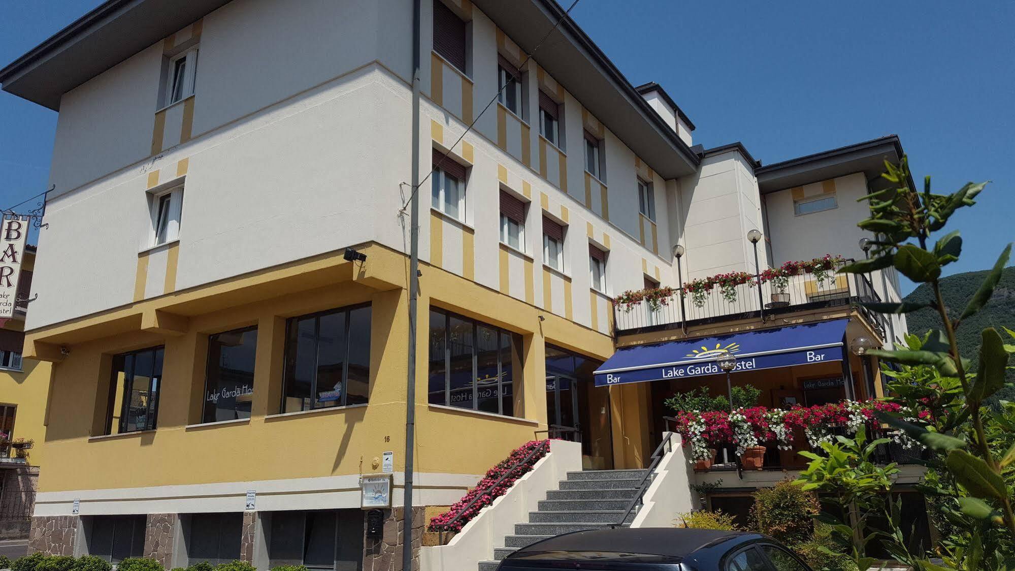 סאלו Lake Garda Hostel מראה חיצוני תמונה