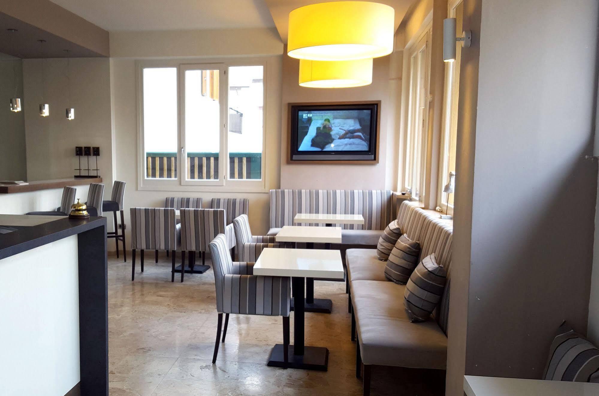 סאלו Lake Garda Hostel מראה חיצוני תמונה