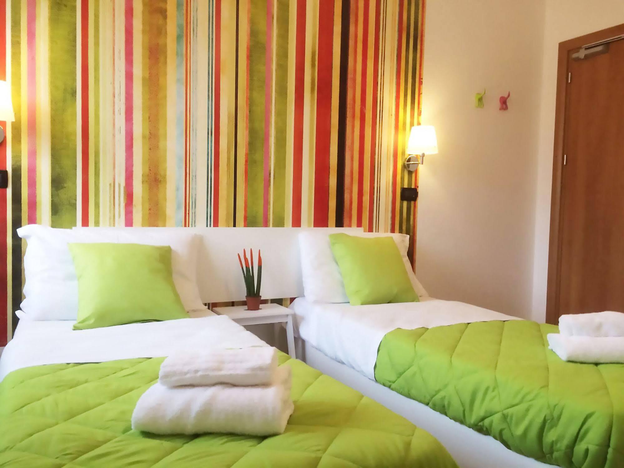 סאלו Lake Garda Hostel מראה חיצוני תמונה