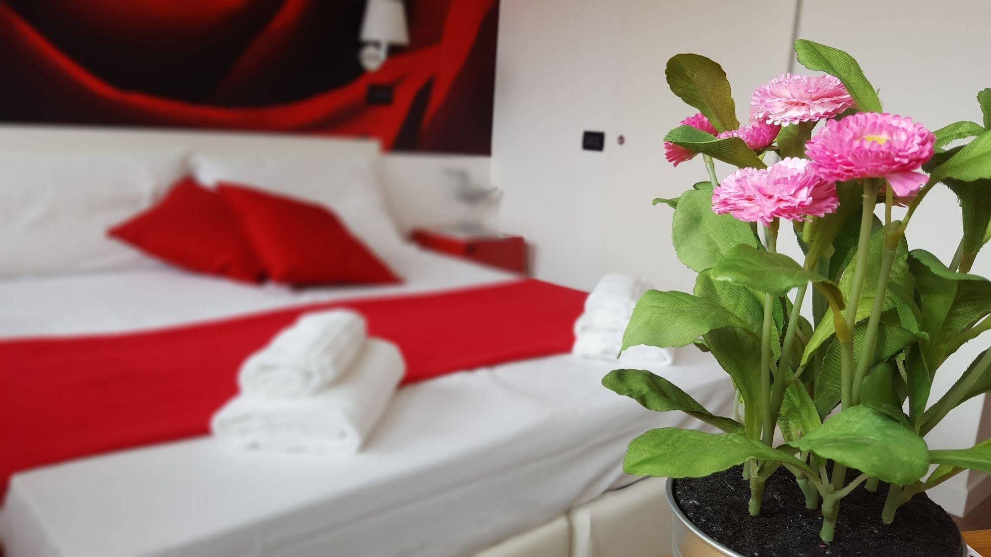 סאלו Lake Garda Hostel מראה חיצוני תמונה