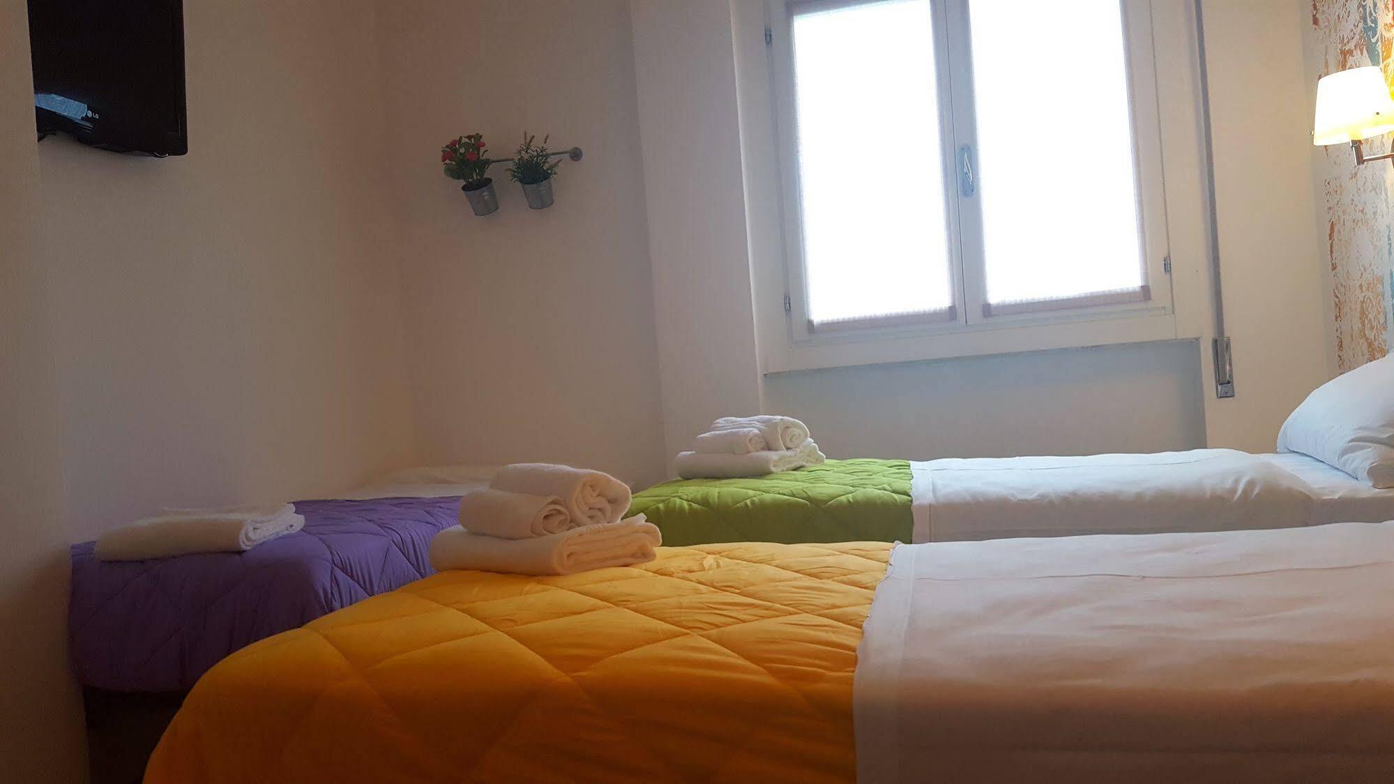 סאלו Lake Garda Hostel מראה חיצוני תמונה